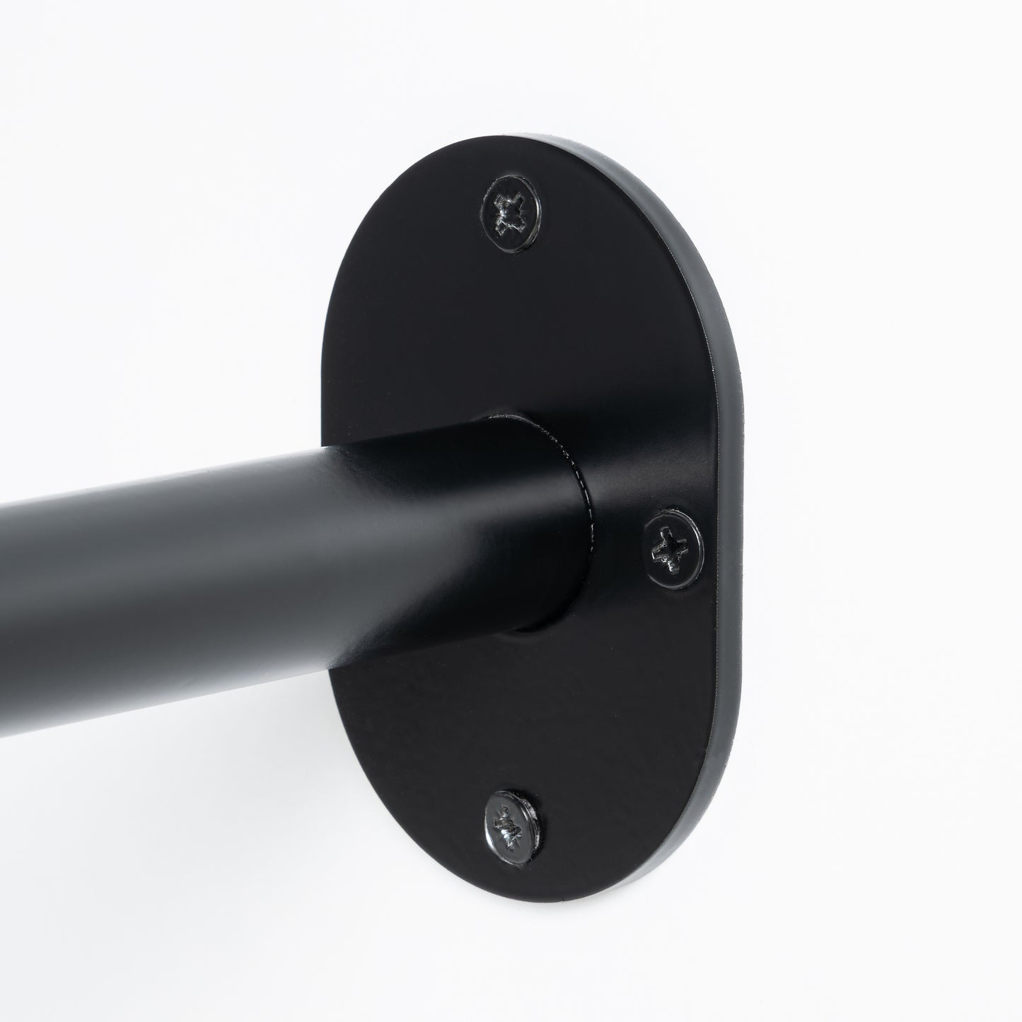 Vida montajlı siyah metal masa, dayanıklı gövde tasarımıyla.