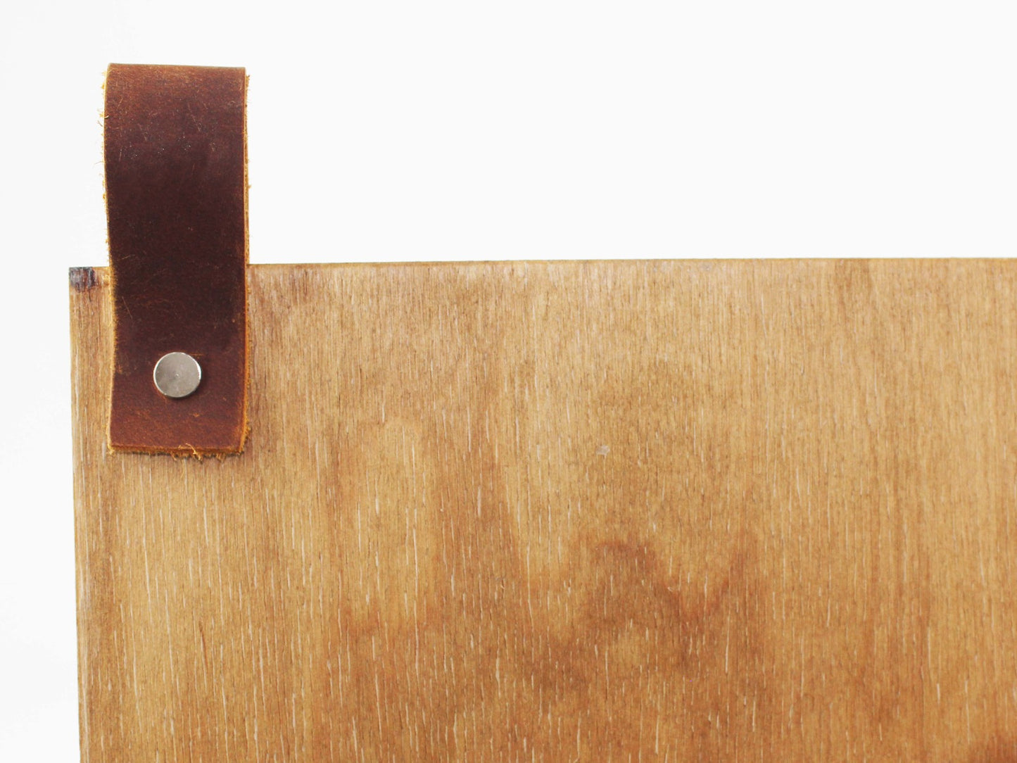 Menü değişimini kolaylaştıran vida sisteminin yakın çekim detayı.