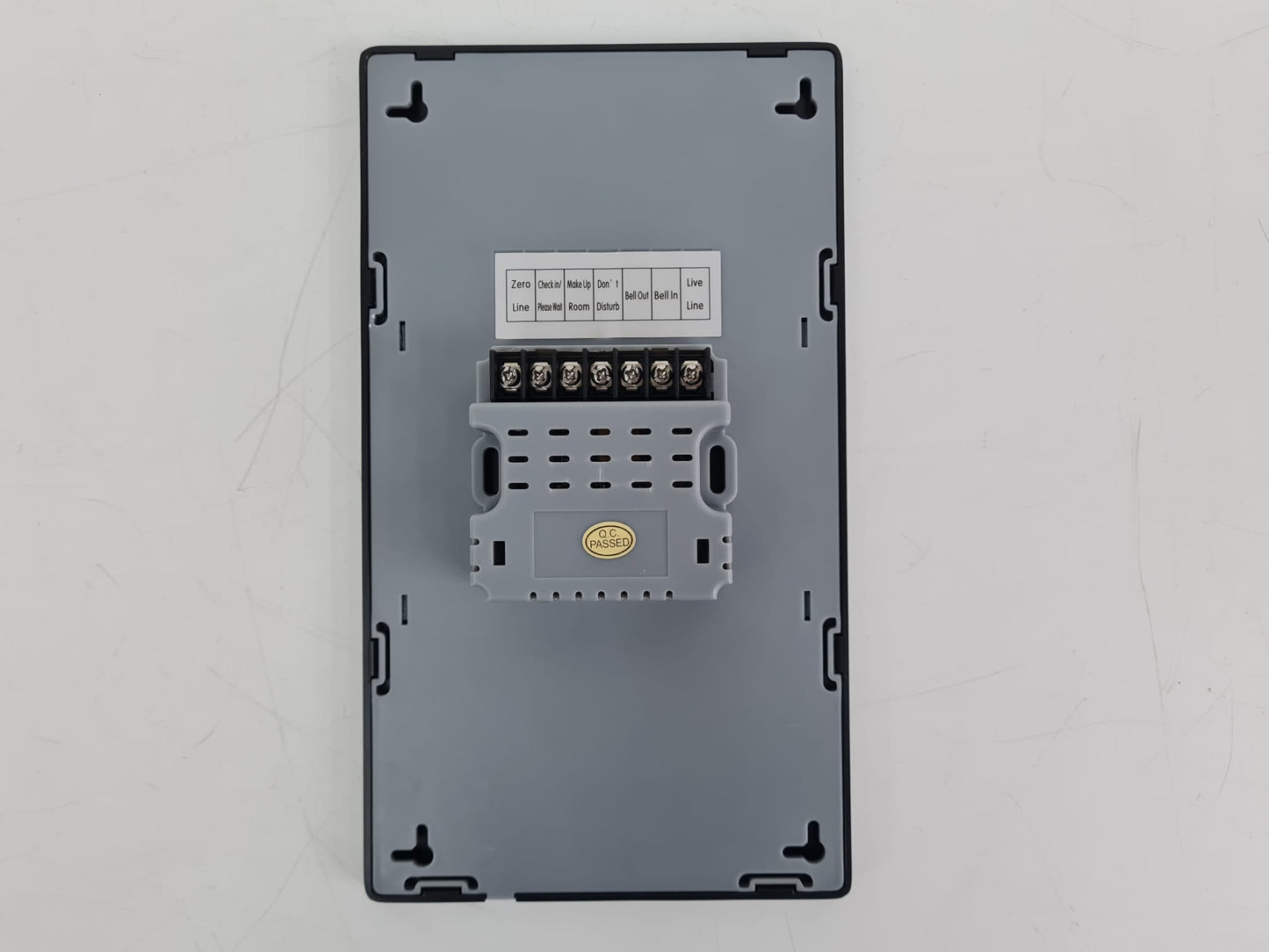 220V / 12V bağlantı terminalleri ve etiketli elektrik girişi detayı