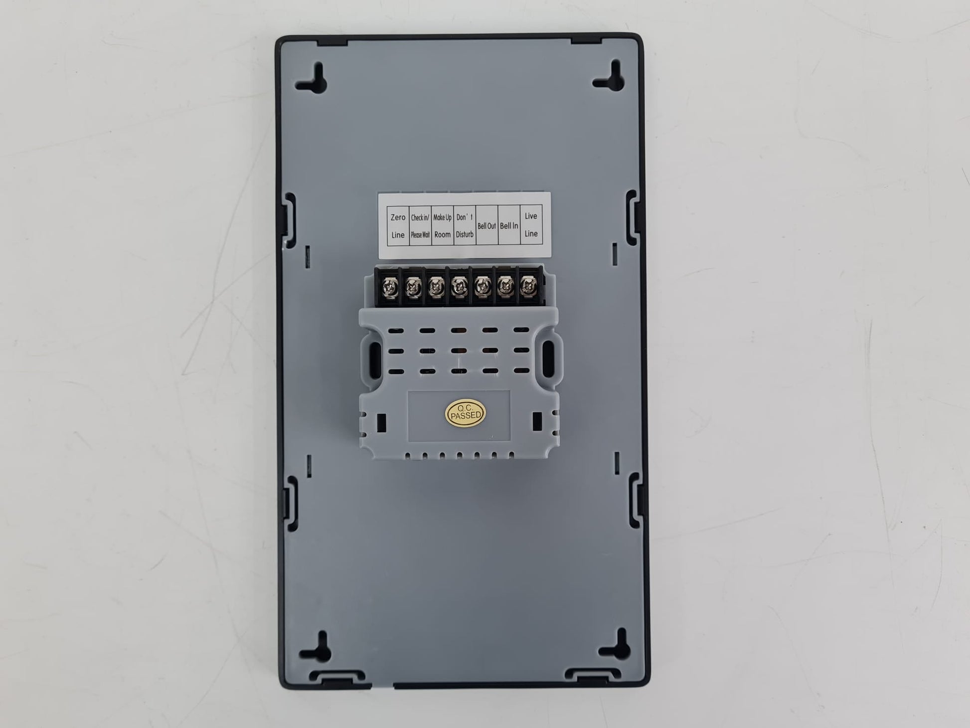 220V / 12V bağlantı terminalleri ve etiketli elektrik girişi detayı