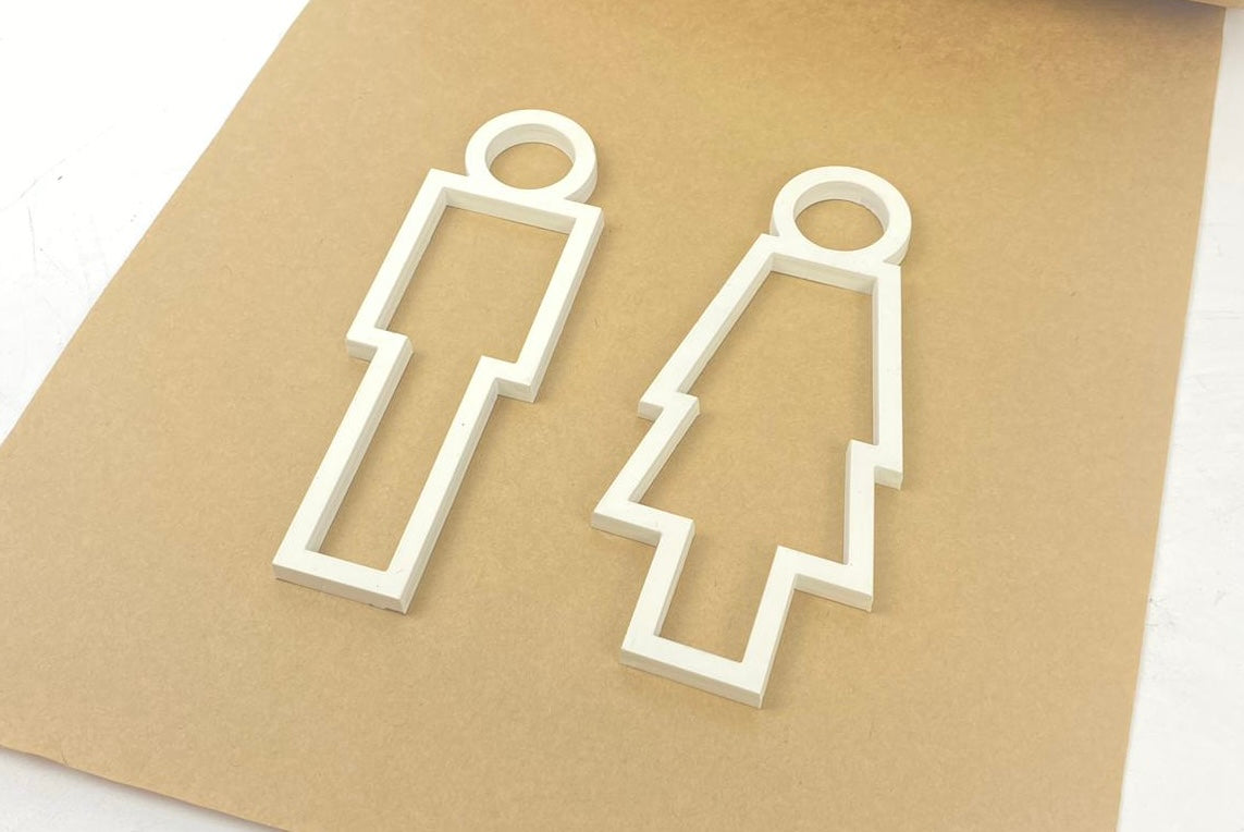 Duvara bantla kolayca monte edilen pleksi tuvalet işareti