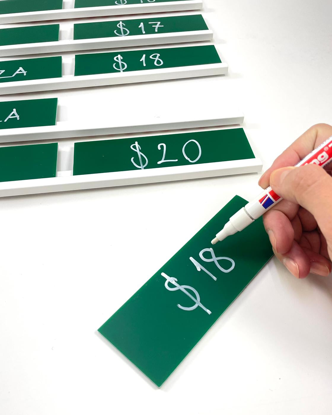 Raylı yaz-sil plaka menü panosu, silinebilir yüzey ve metal ray
 yapısı